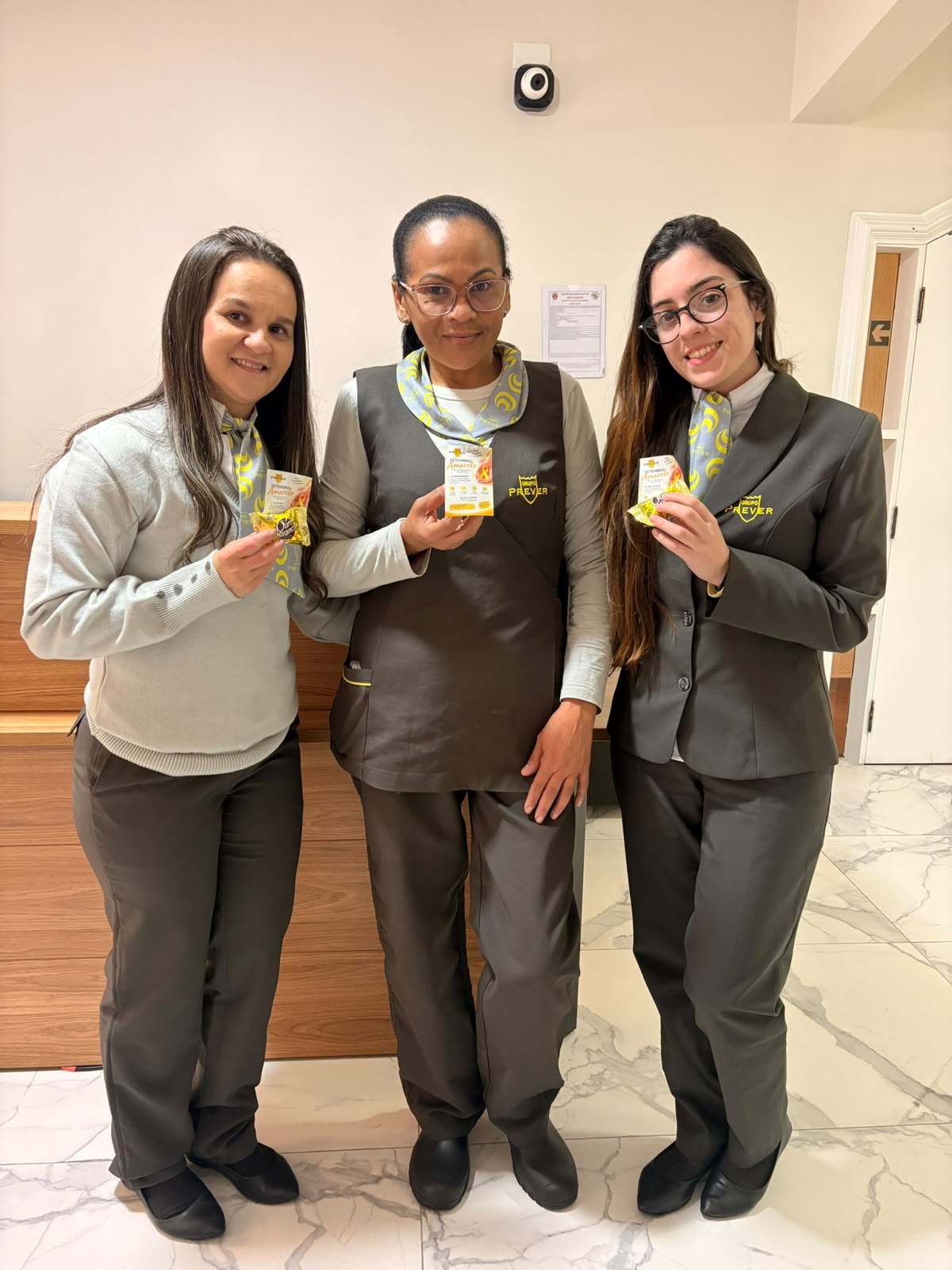 Equipe de portaria e limpeza do Grupo Prever